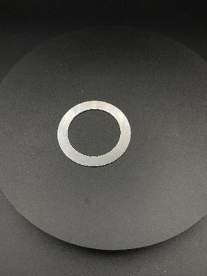 Płytowy regulator przepływu i ciśnienia sprężarki powietrza o gładkiej powierzchni